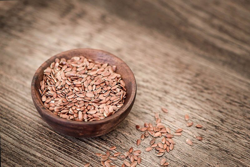 Superfood Leinsamen Leinsamen in einer kleinen Schüssel