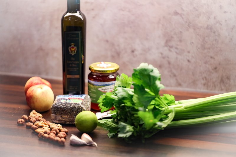 Zutaten-Staudensellerie-Salat Zutaten für den Stangensellerie Salat